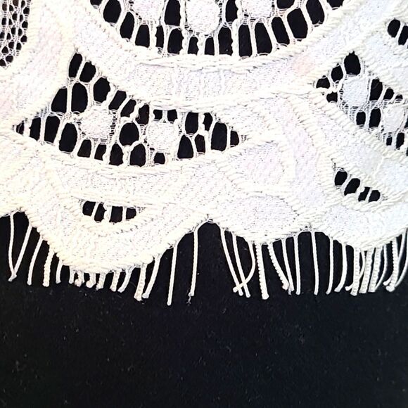 Soho White T-Shirt with Off-White Lace Overlay, Size XL - Picture 4 of 9